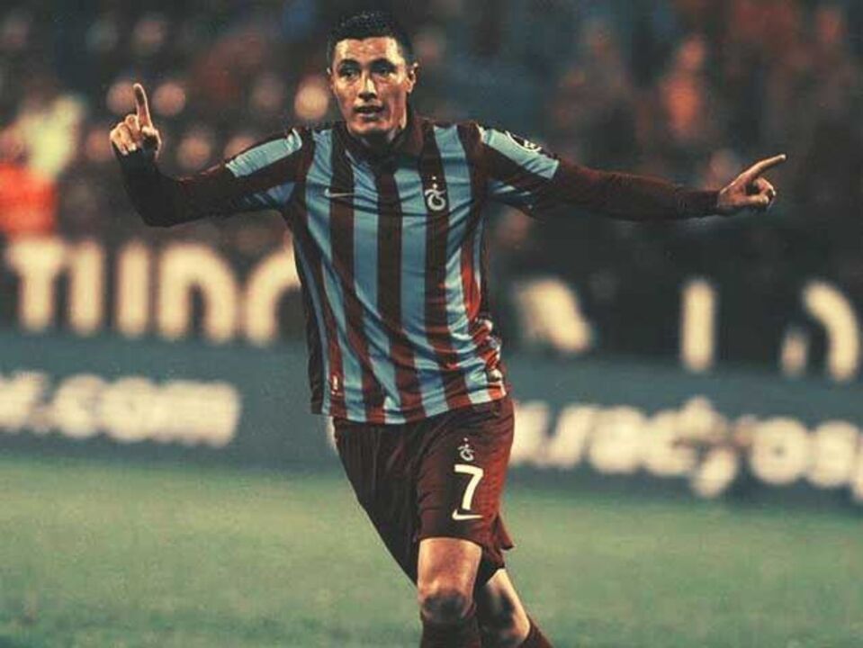 Turquia: Hat-trick de Cardozo na goleada do Trabzonspor