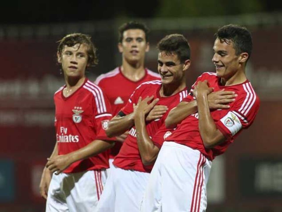 Iniciados: Benfica goleia Almada (4-0)