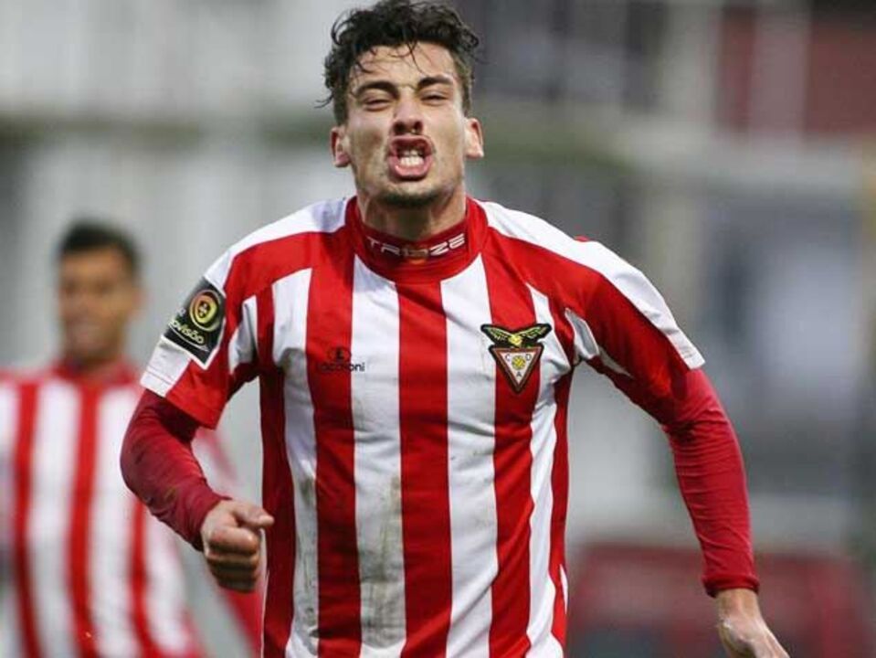 Poulson acerta a saída