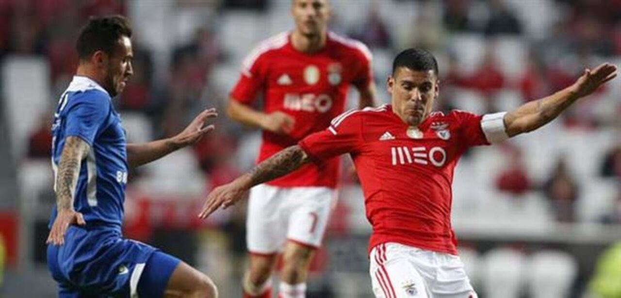 Na boleia de Maxi Pereira