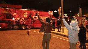 Chegada à Luz debaixo de cânticos de apoio