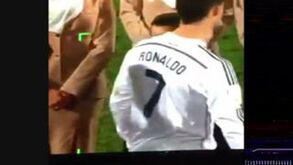 Ronaldo passa por Platini e... não o cumprimenta