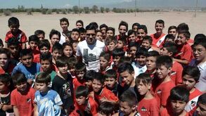 Enzo Pérez dá nome a centro de treinos em Maipú