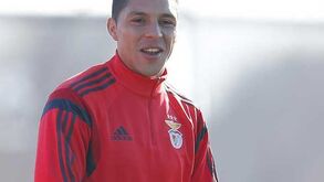 Enzo Pérez chega domingo para resolver o futuro
