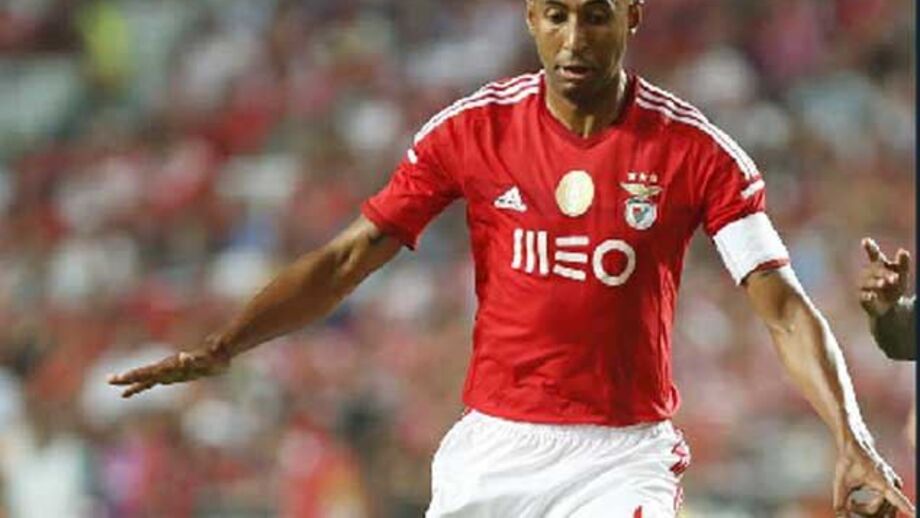 Luisão sai lesionado