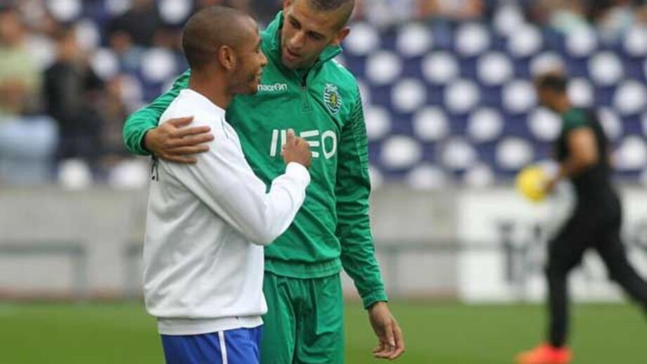 Slimani e Brahimi nos convocados argelinos