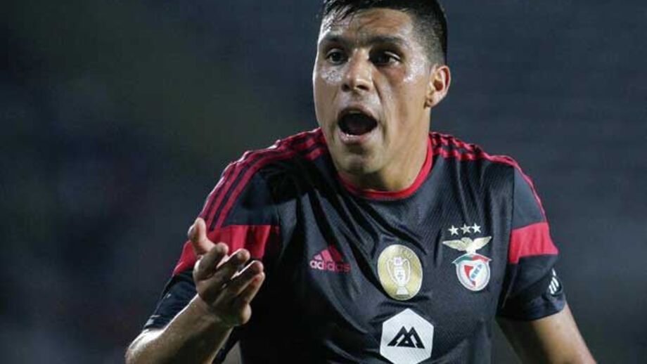 Enzo Pérez força saída