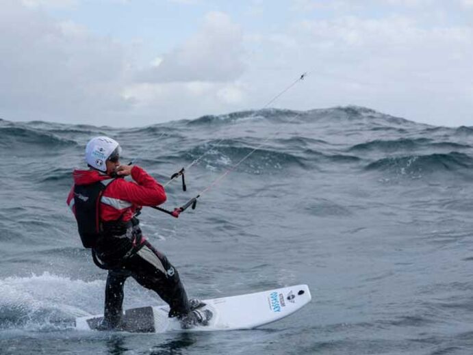 Kitesurf: Francisco Lufinha arranca das Selvagens na manhã de terça-feira