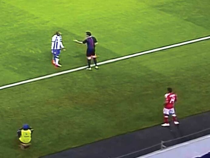 Dragões protestam lance do primeiro golo... sem razão