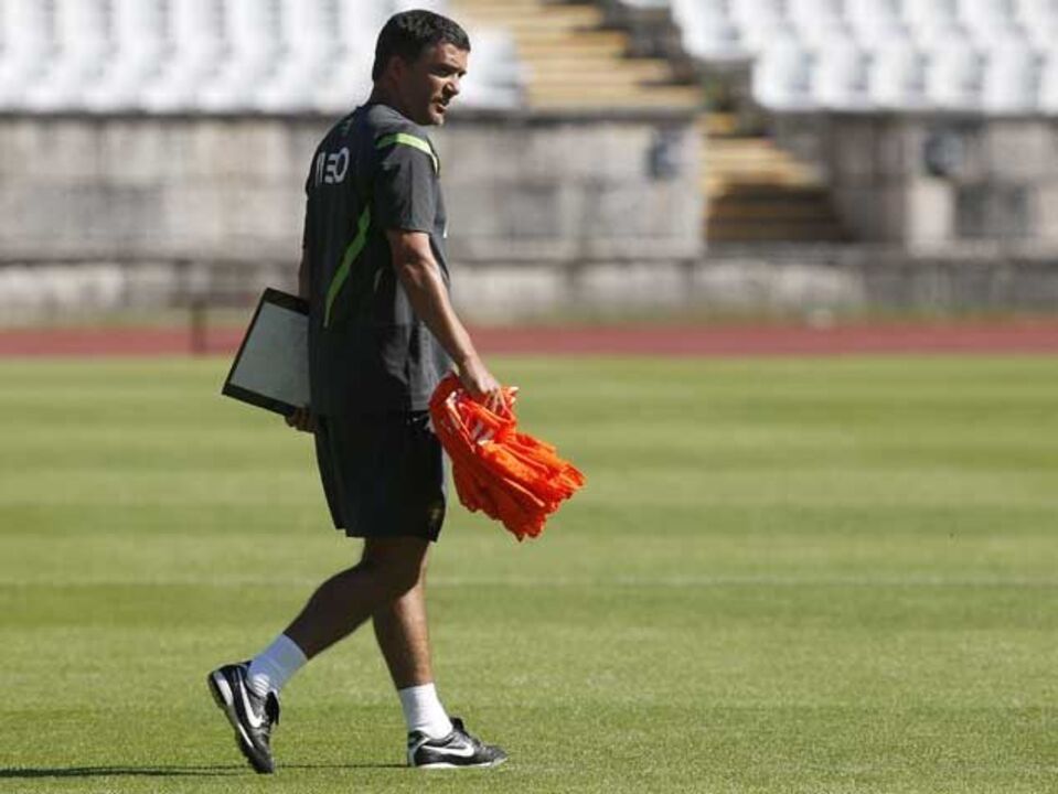 Hélio Sousa convoca 24