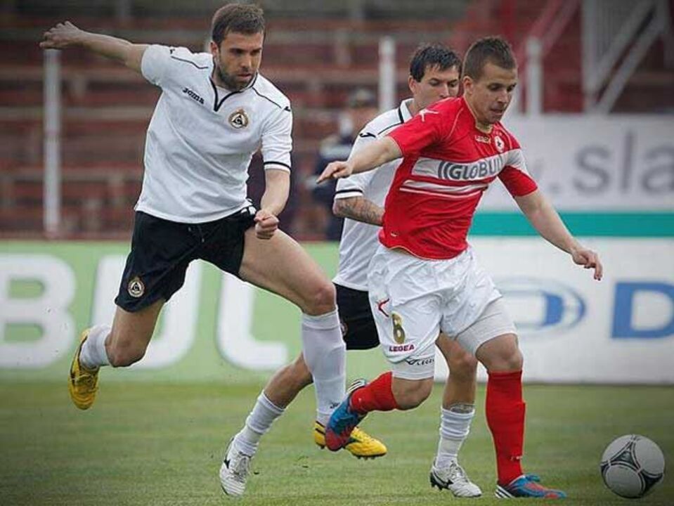 Lucas Sasha é especialista em bolas paradas