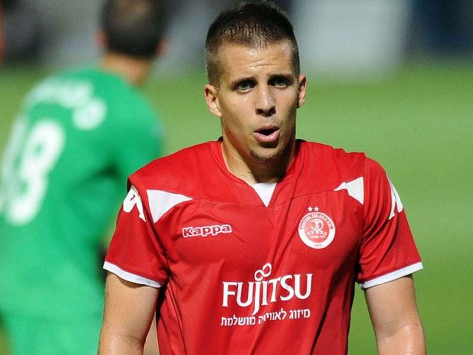 Lucas Sasha pode chegar a custo zero