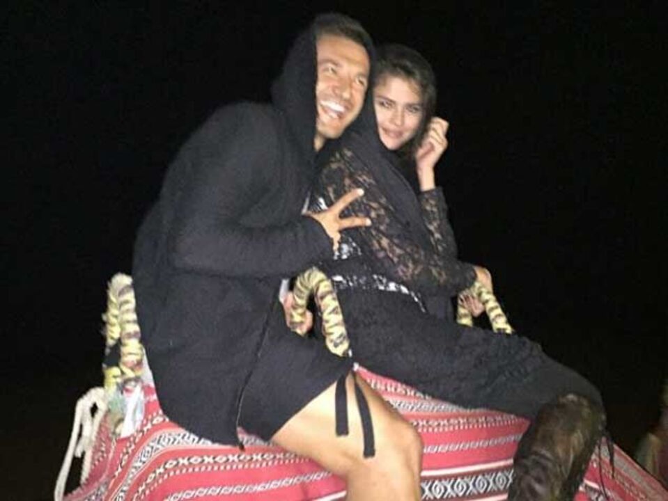 Selena Gomez de férias com Sejad Salihovic
