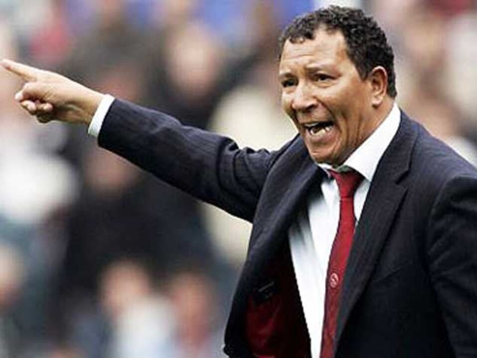 Henk Ten Cate: «Messi só está ainda no Barcelona porque prometeu a Vilanova no seu leito de morte»