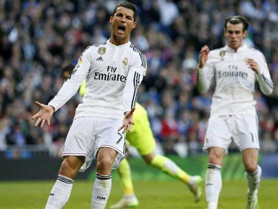 Bernabéu assobia Bale por não passar a Ronaldo