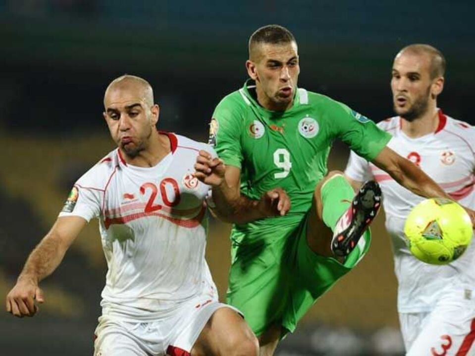 Slimani e Brahimi empatam com a Tunísia