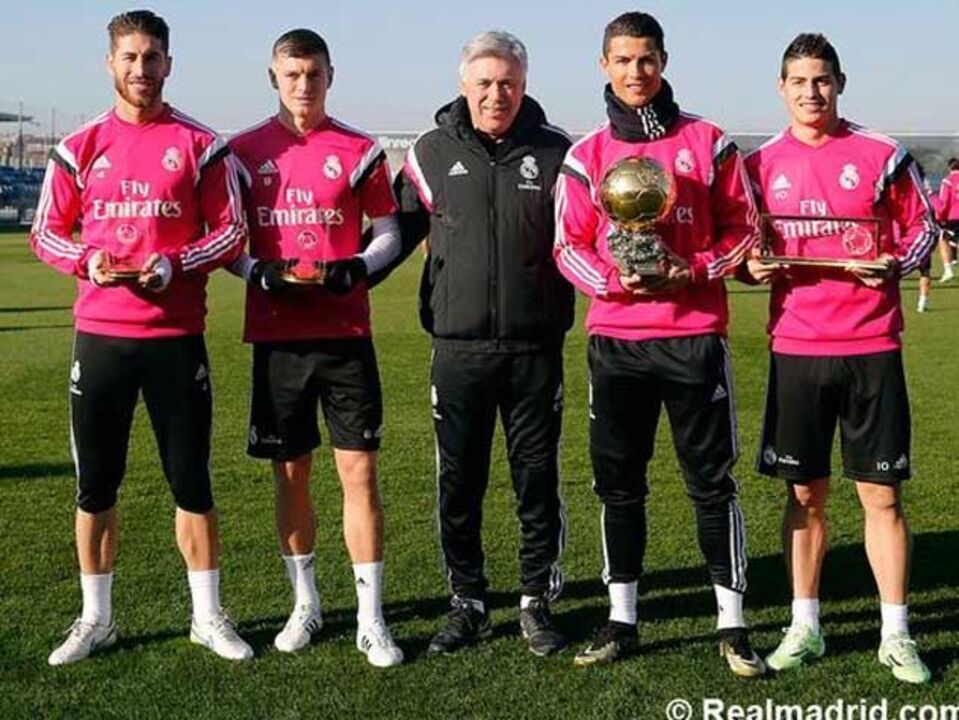 Ronaldo levou a Bola de Ouro para o treino