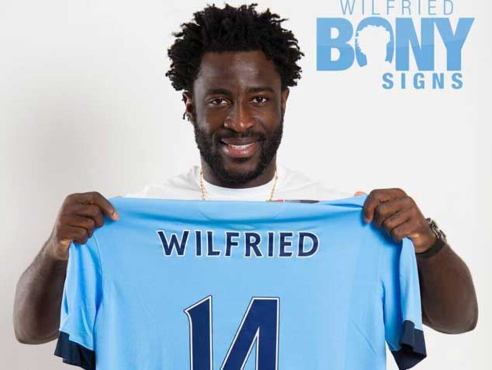 Wilfried Bony assina pelo Manchester City