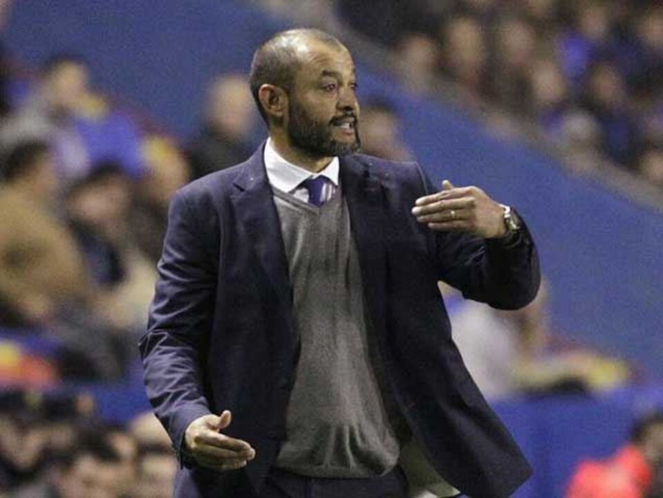 Palestra de Nuno Espírito Santo antes do treino do Valencia