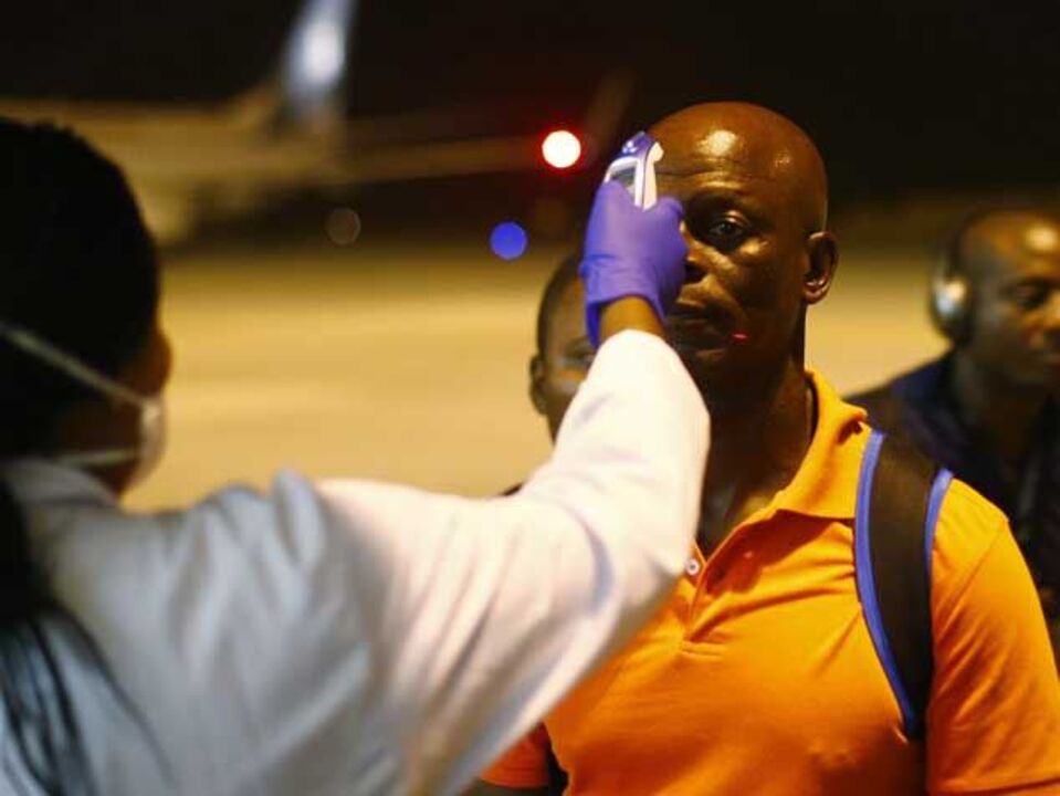 Política e ébola presentes