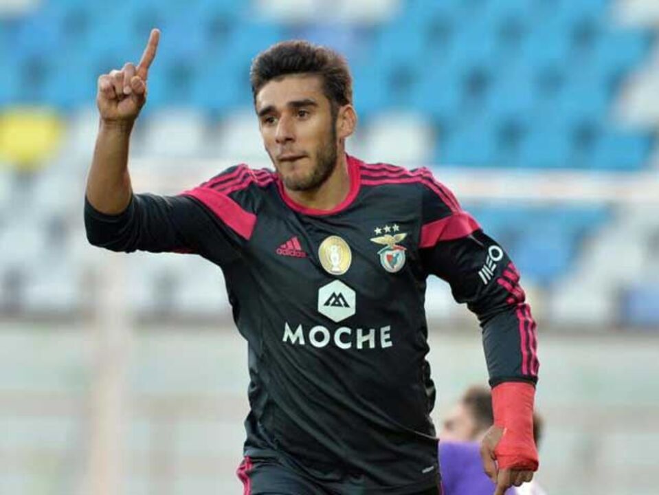 Bis de Salvio confirma goleada das águias