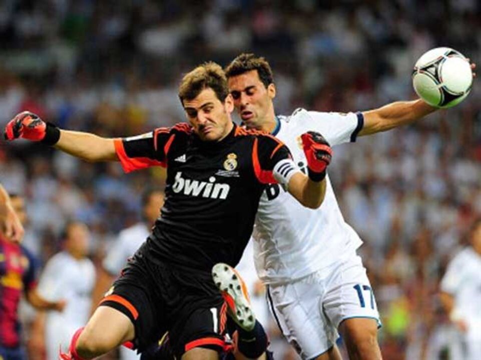 Arbeloa: «Casillas? É mais fácil fazer amigos no Facebook»