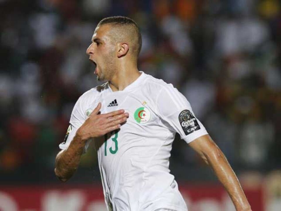 Slimani sai a coxear após estreia mas é recuperável