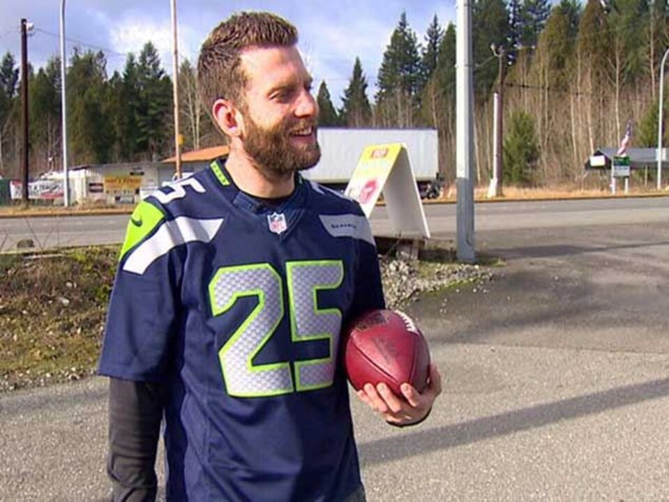 Fã dos Seahawks troca bola por… bilhetes para o Superbowl