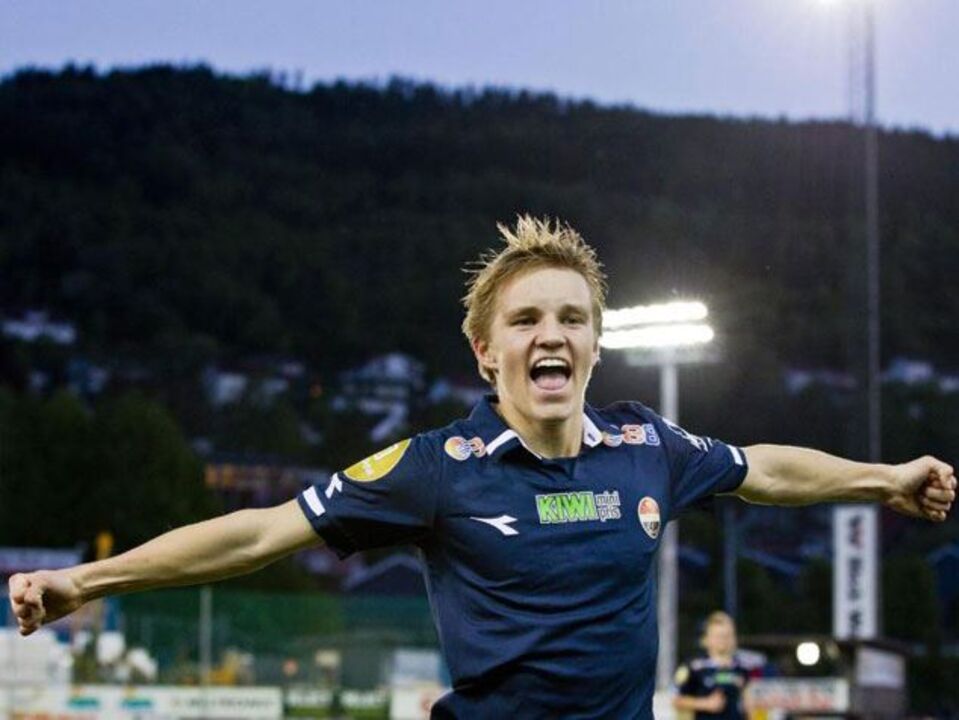 Merengues oficializam Martin Odegaard