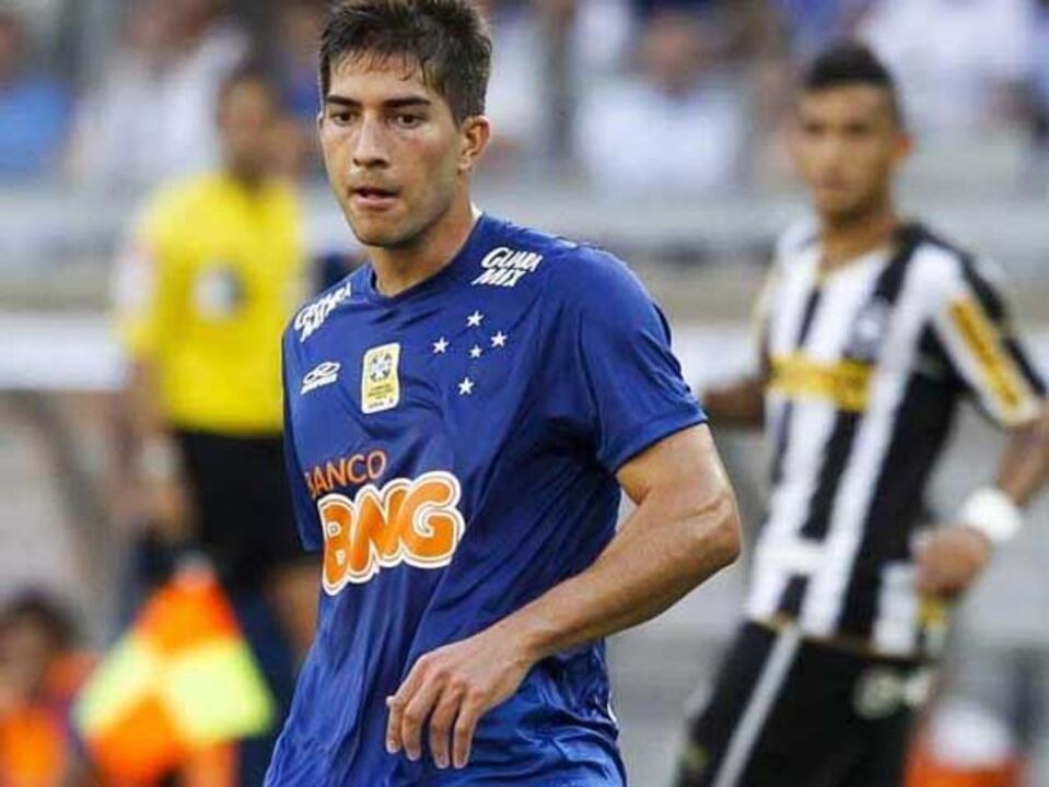 Lucas Silva faz testes médicos