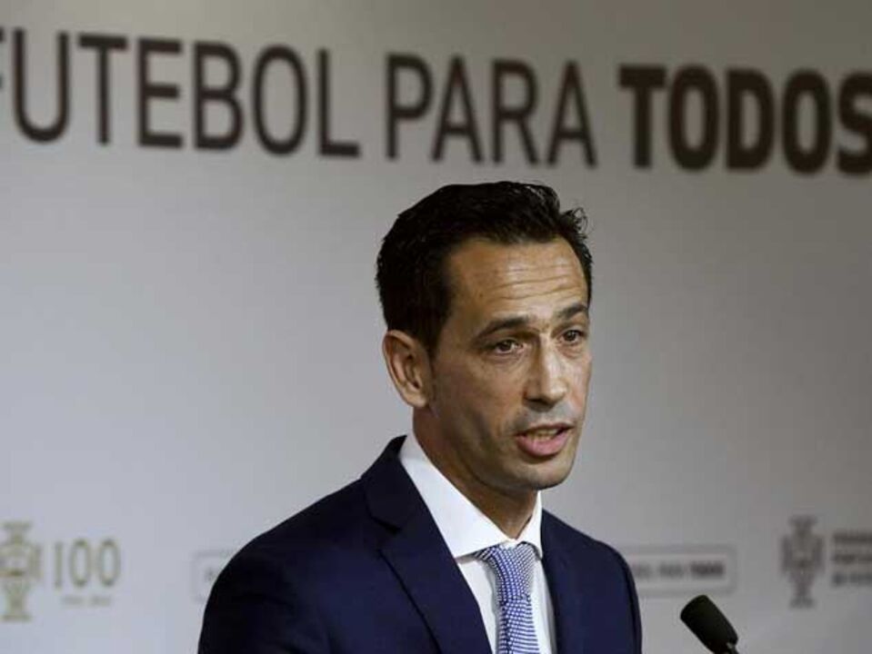 Proença recebe convite da FIFA