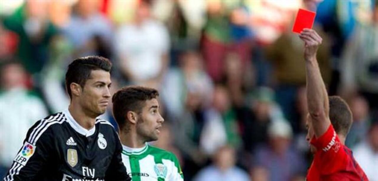 Ronaldo mancha de vermelho o histórico jogo 600