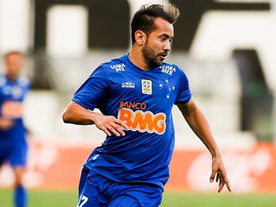 Éverton Ribeiro troca Cruzeiro pelo futebol árabe