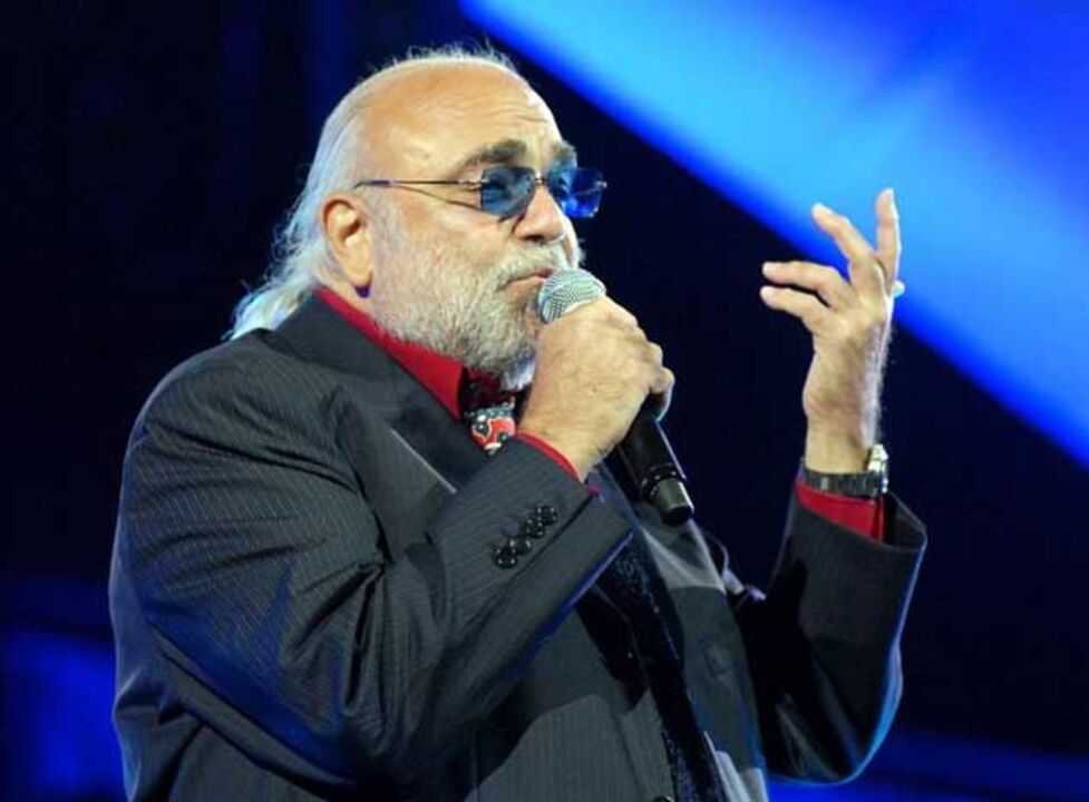 Morreu Demis Roussos