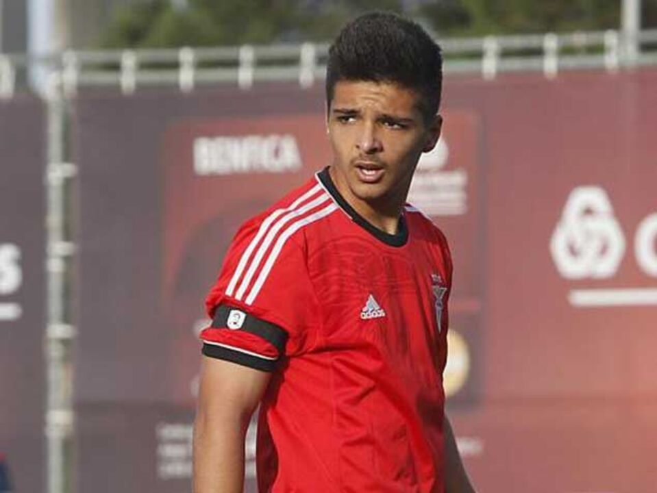 Treinador do Bolton diz que Rochinha parece ter 12 anos