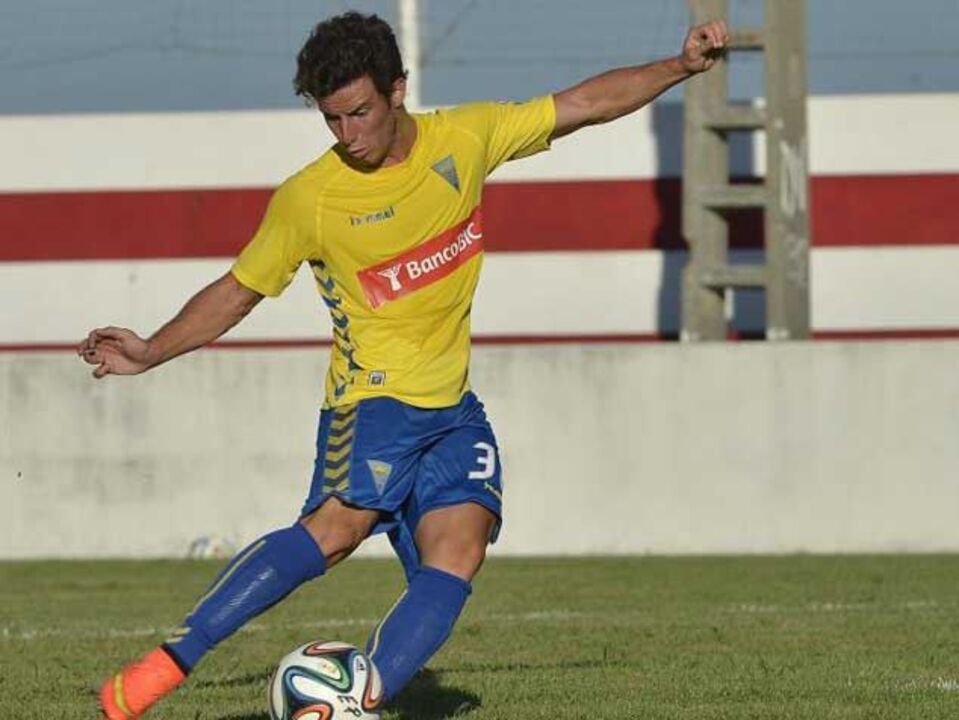 Ricardo Vaz assina por cinco épocas com o Réus