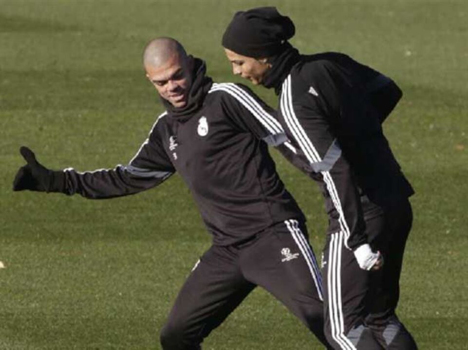 Pepe sobe ao relvado para fazer corrida