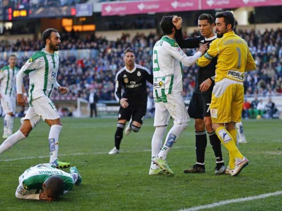 Treinador do Córdoba condena "gesto prepotente" de Ronaldo