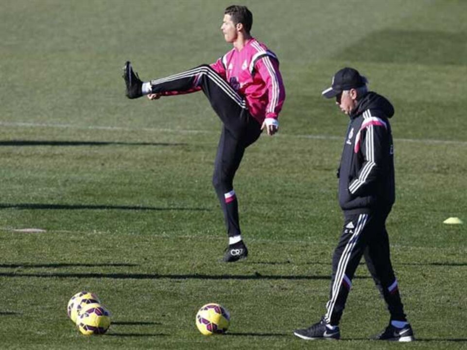 Ancelotti nega que Ronaldo tenha problemas no joelho