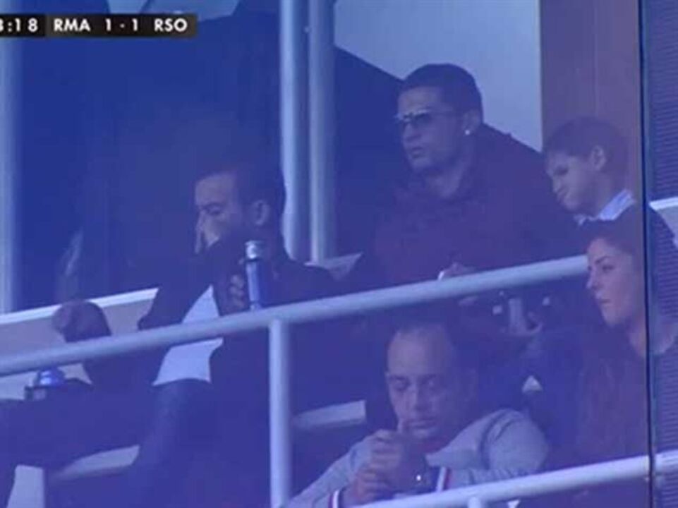 Ronaldo e filho nas bancadas do Bernabéu