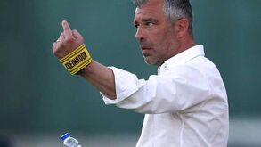 Gabão de Jorge Costa perde no penúltimo teste