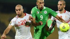 Slimani e Brahimi empatam com a Tunísia