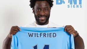 Wilfried Bony assina pelo Manchester City
