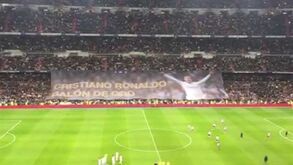 Bernabéu ergue tarja gigante em homenagem a Ronaldo