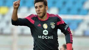 Bis de Salvio confirma goleada das águias