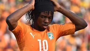 Gervinho leva dois jogos de suspensão