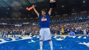 Lucas Silva oficializado até 2020