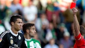 Ronaldo mancha de vermelho o histórico jogo 600