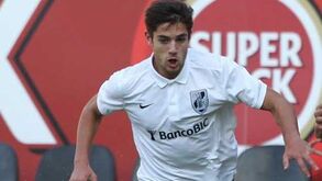 Feirense-V. Guimarães B, 1-2: Triunfo com bis de João Vigário