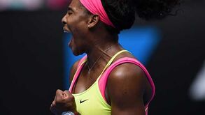 Serena Williams vira e avança para os quartos-de-final